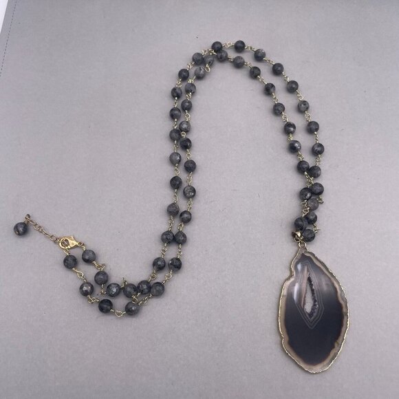 Faceted Nephrite Beads & Pendant Gold Tone Chain Necklace Lobster Closure 18 in - Picture 2 of 6